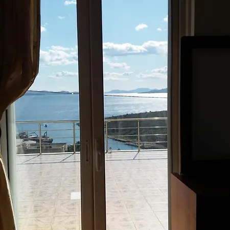 Valeria * Sarande